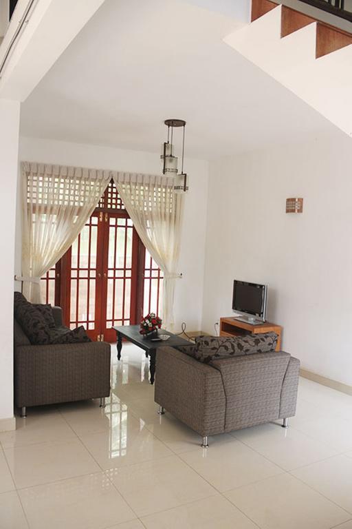 Hotel Red Rose Negombo Bilik gambar
