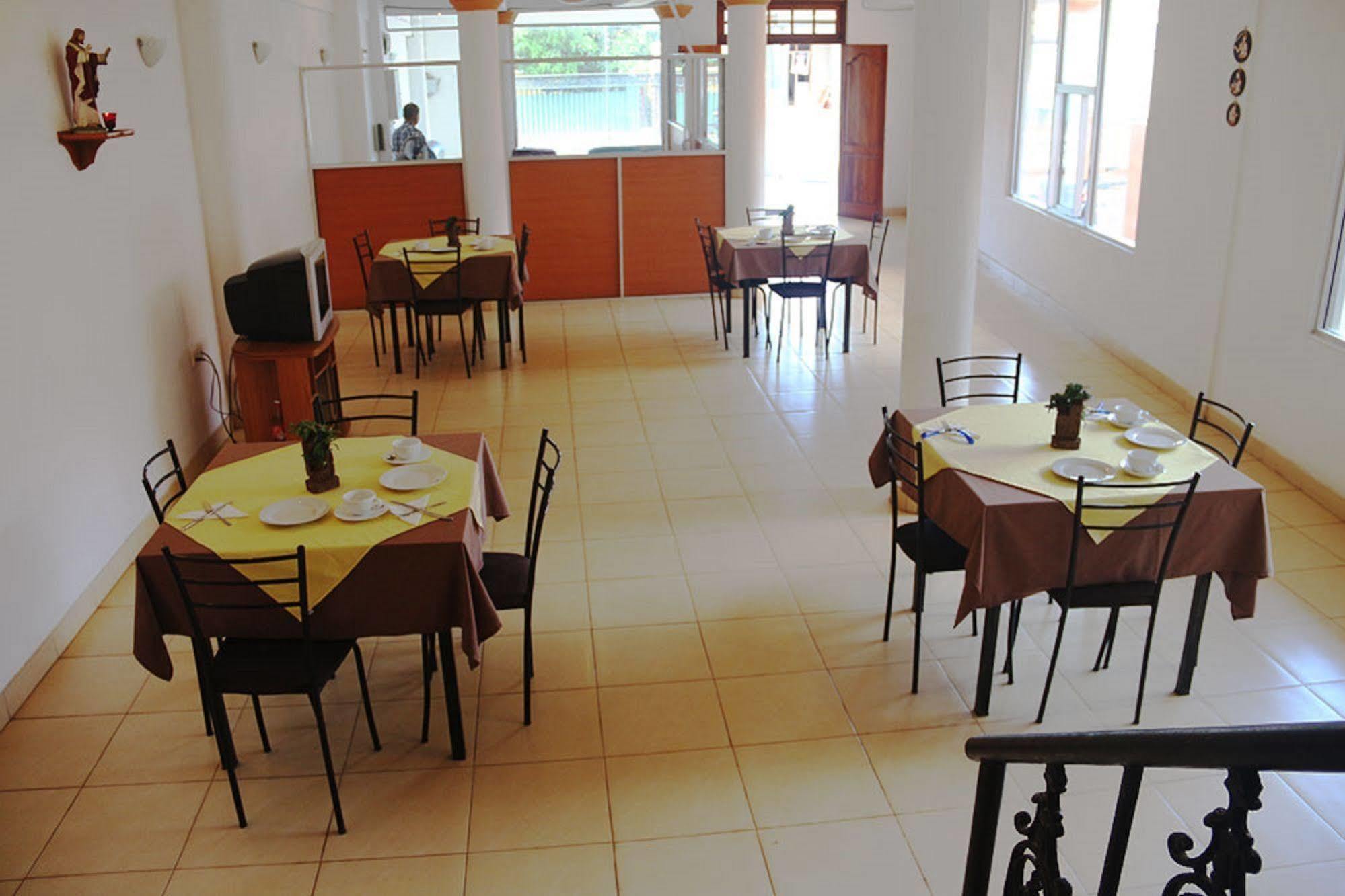 Hotel Red Rose Negombo Luaran gambar