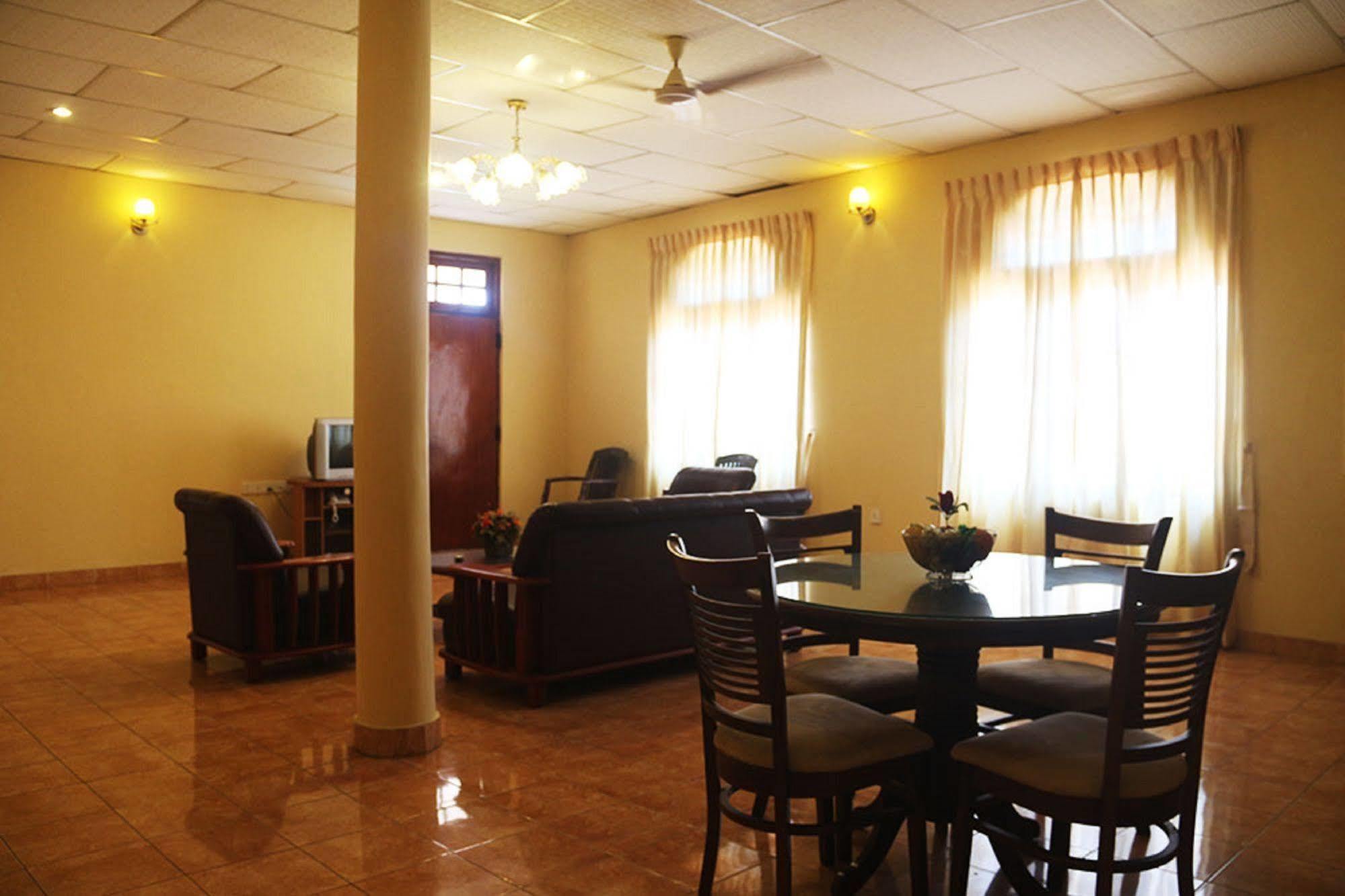 Hotel Red Rose Negombo Luaran gambar