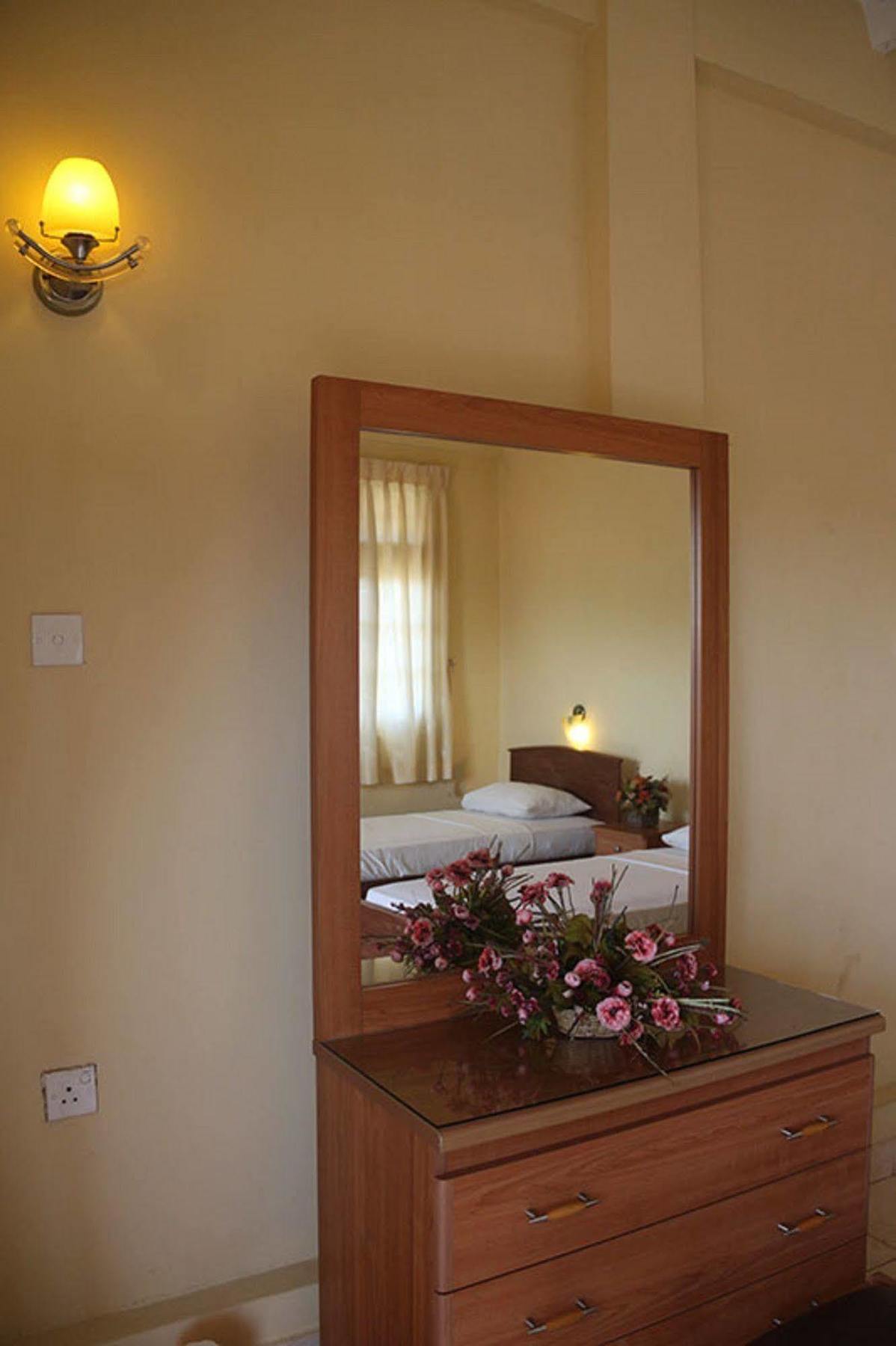 Hotel Red Rose Negombo Luaran gambar
