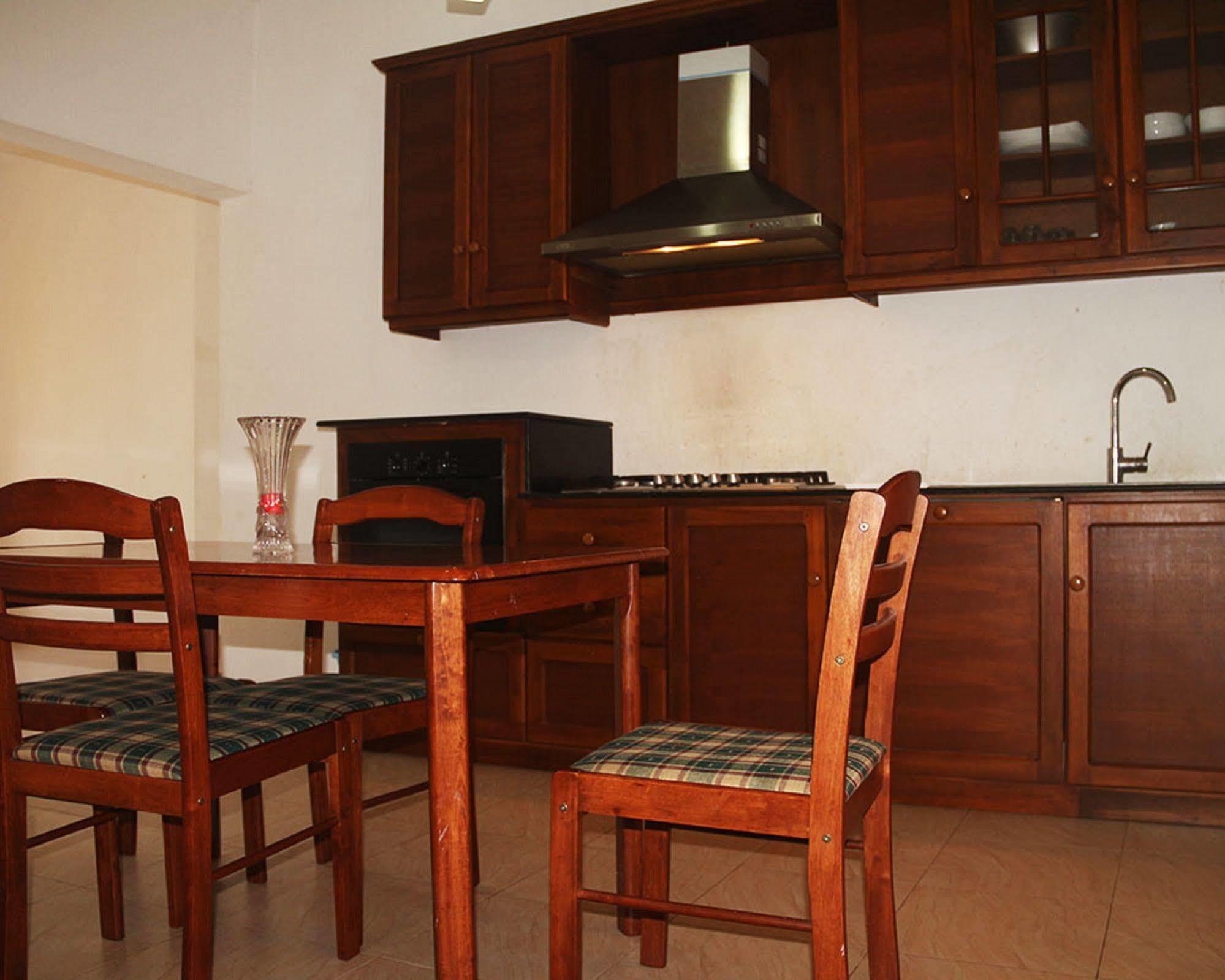 Hotel Red Rose Negombo Luaran gambar