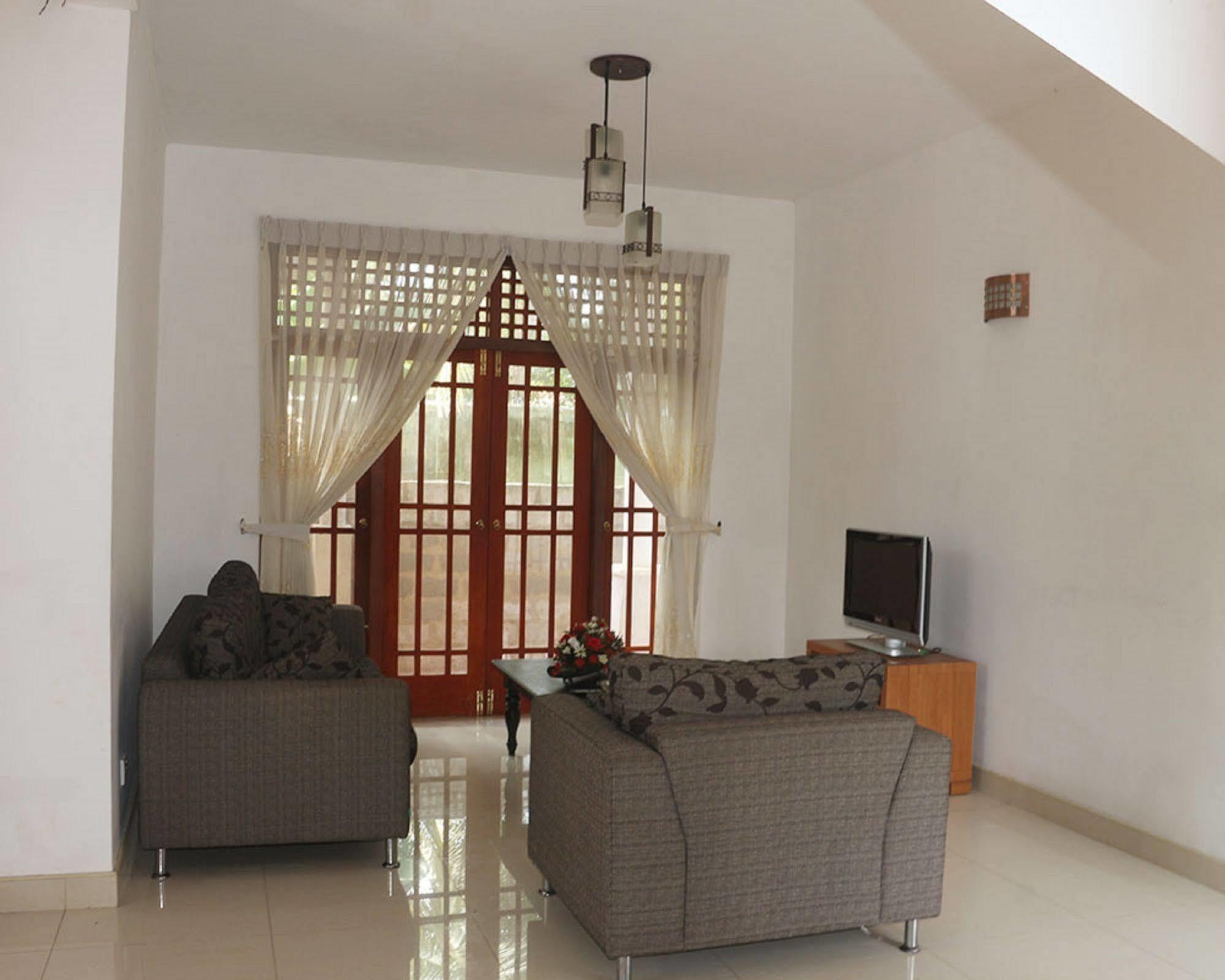 Hotel Red Rose Negombo Luaran gambar