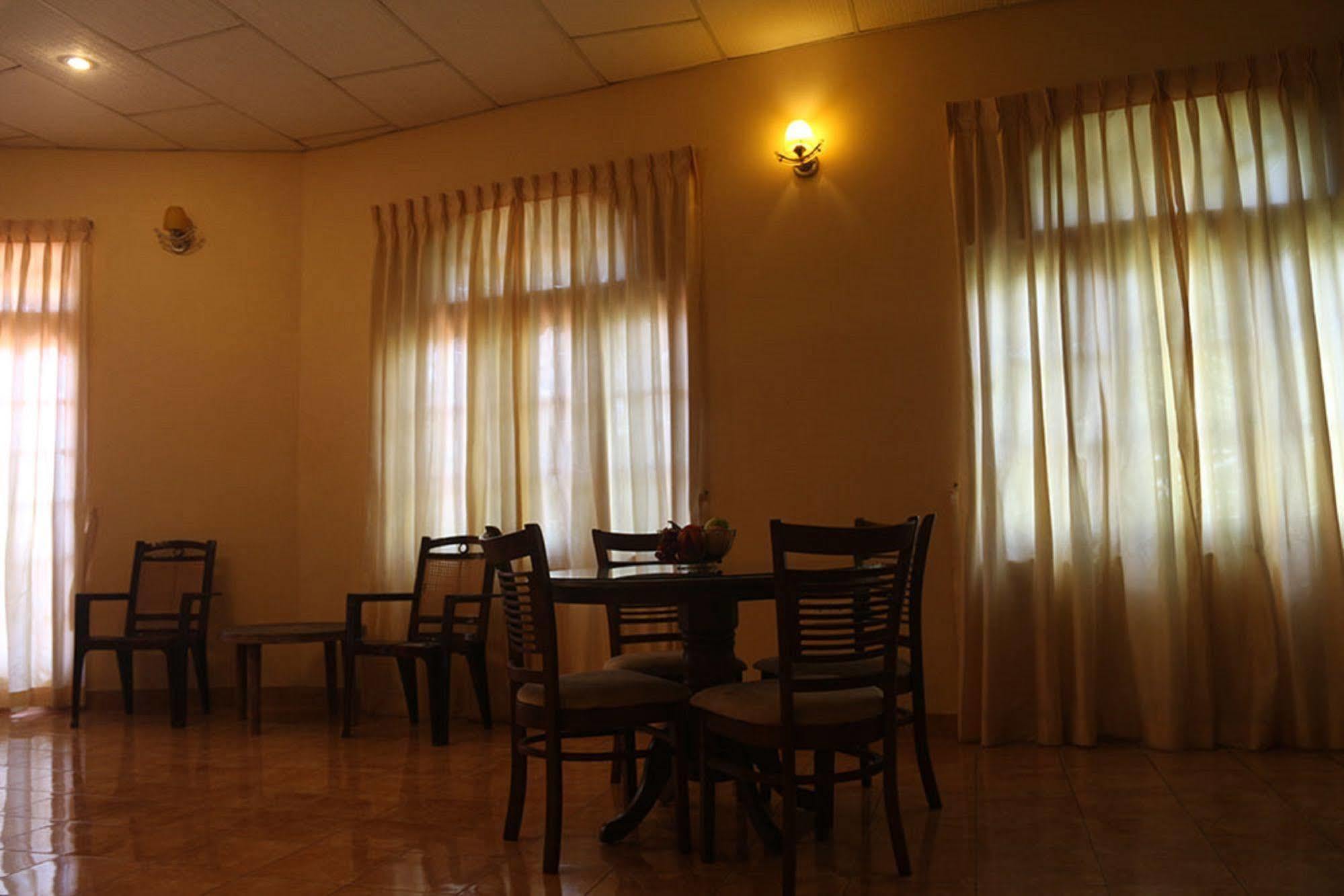Hotel Red Rose Negombo Luaran gambar