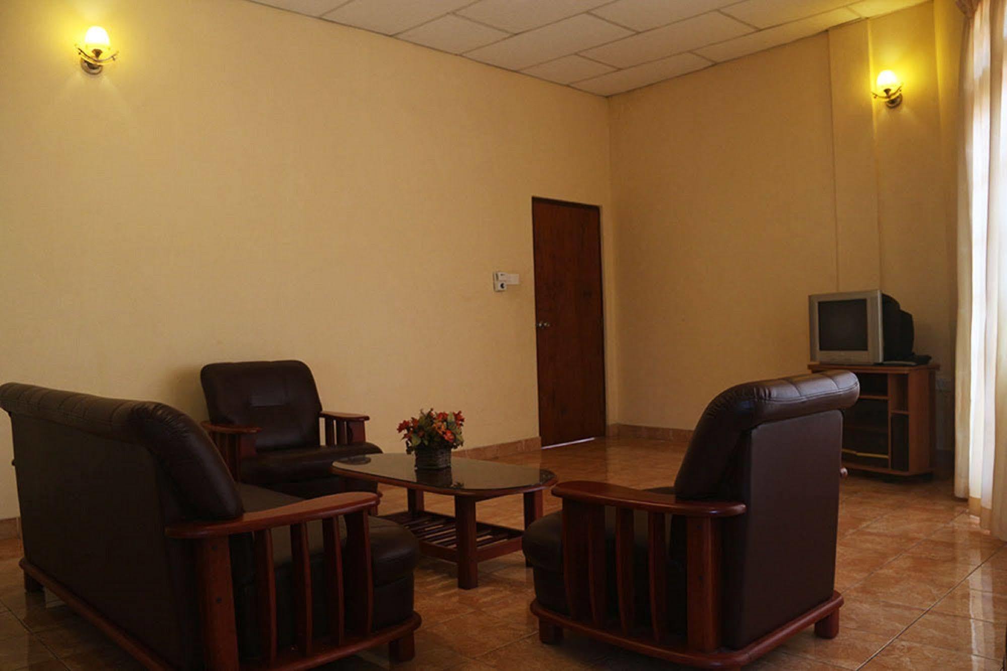 Hotel Red Rose Negombo Luaran gambar