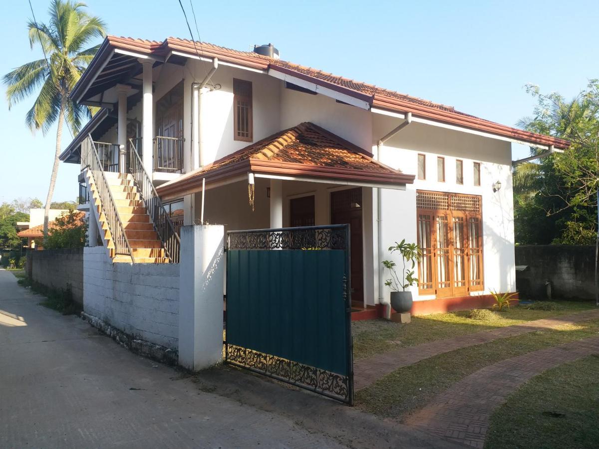 Hotel Red Rose Negombo Luaran gambar